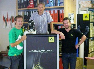 Die Vacuum Fit Station ist geliefert, vielen Dank an die FISCHER-Mitarbeiter Michi Schnider und Martin Lampert für die Einführung und den Support.